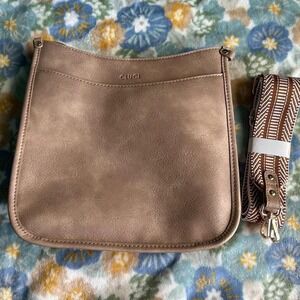Cluci Medium Crossbody Bag with Strap